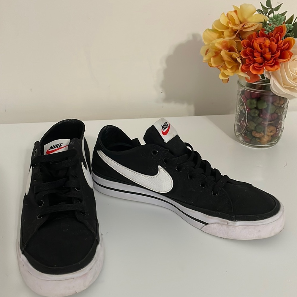 Nike womens court legacy